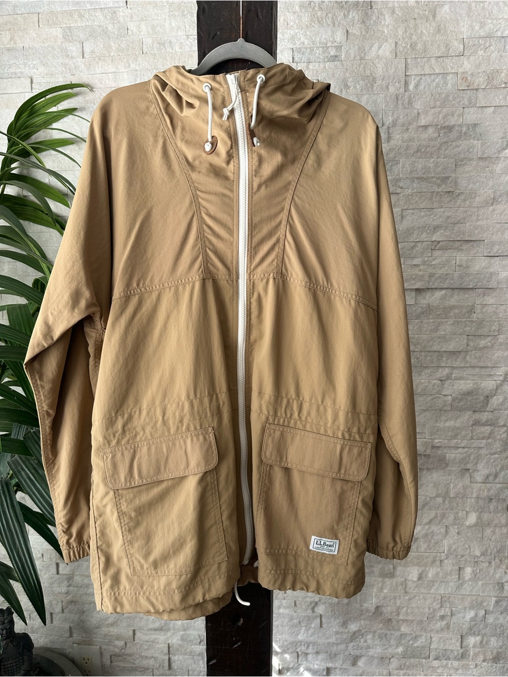 L.L. Bean Hooded Windbreaker in Tan Size M Regular New with Tags